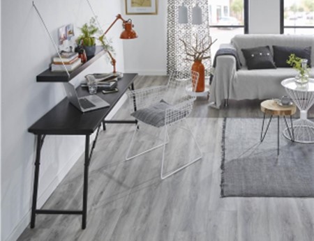 Grijze PVC planken vloer van het merk Floorlife